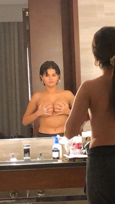Selena Gomez drain naked