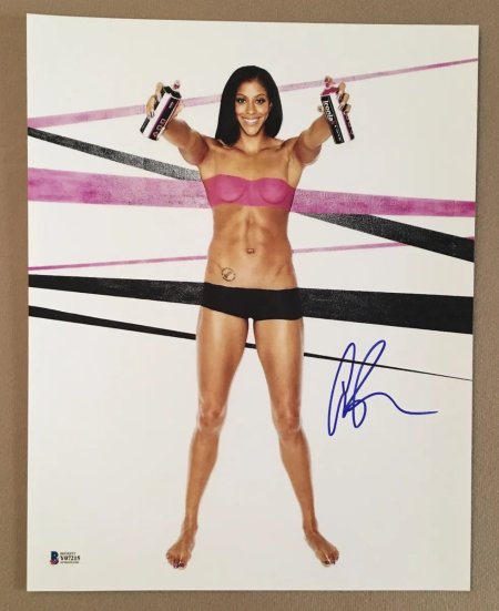 Kendes Blanchard the size of the bust