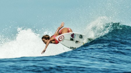 Girl Serfer