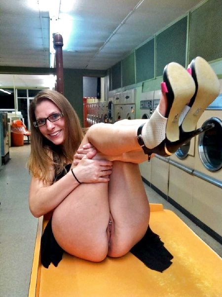 Sephi nude in a public place