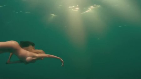Kelly Brooke Tits Piranha 3D
