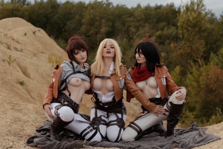 Titans attack cosplay boobs