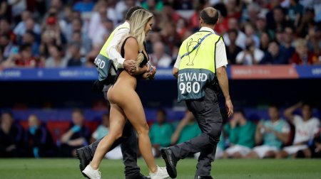 Kinsey Volanski ran out onto the field