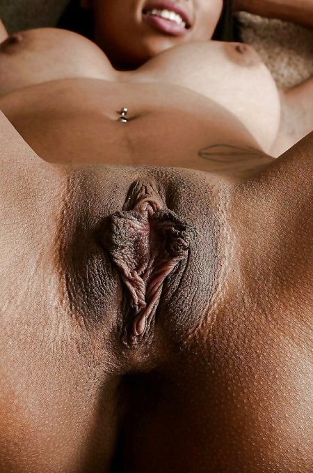 Dominica Chibova labia