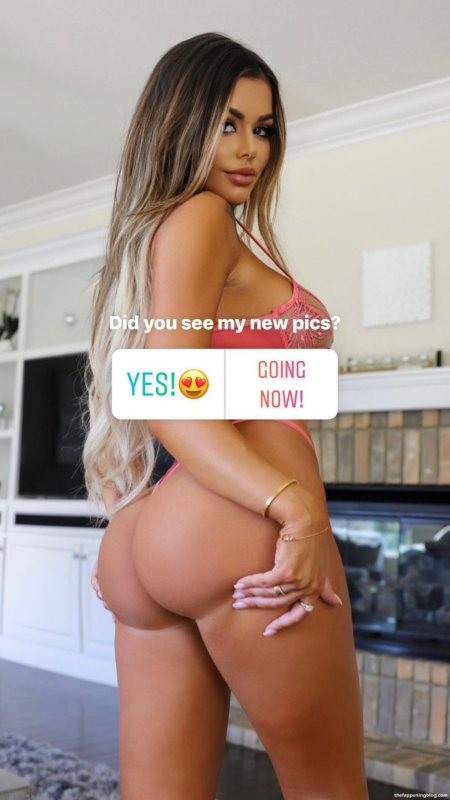 Model Juli Annee Naked Tits