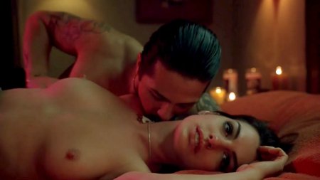 Anne Hathaway Naked Sea of temptation