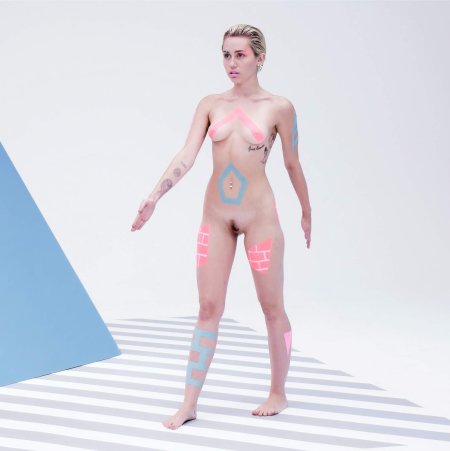 Miley Cyrus naked breasts