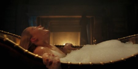 Freya Allan Dip Fake