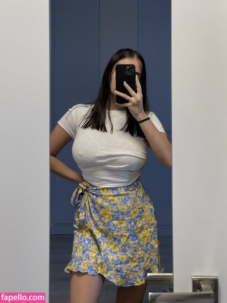 Camilla Karieva Tits