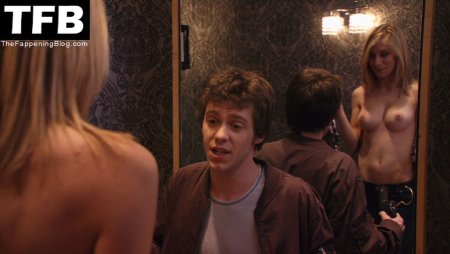 Jennifer Hollend Peacemaker Hot