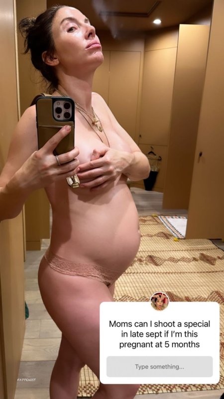 Naked pregnant girls
