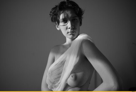 Models with zero breast nude