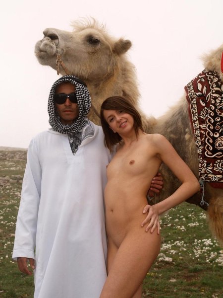 Naked Arab girls