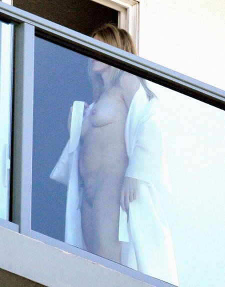 Naomi Watts Nude Paparazzi Balcony