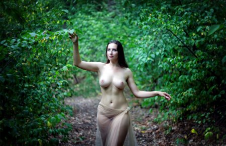 Pakistress undressed to the music of nude