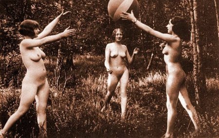 Vintage naked women