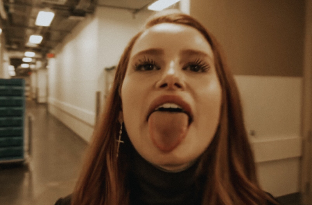 Medlin Petsh Naked Fake