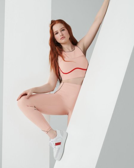 Madelin Petsh Erotic photo shoot