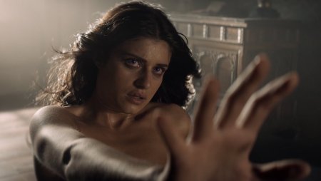 Anya Chalotra Hot Jennifer