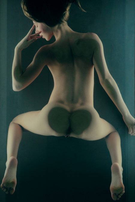 The extraordinary situation is naked