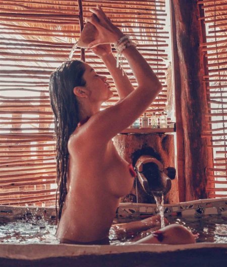 Ariani Celeste naked breasts