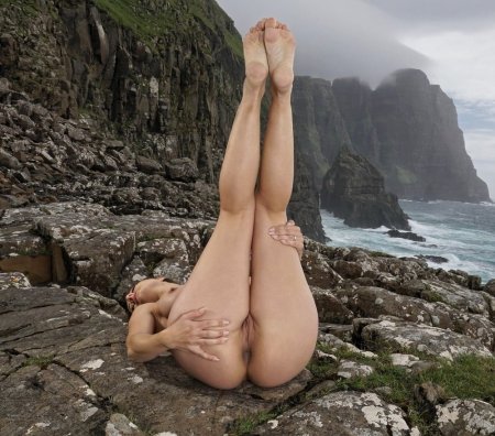 Naked girls with lifted legs