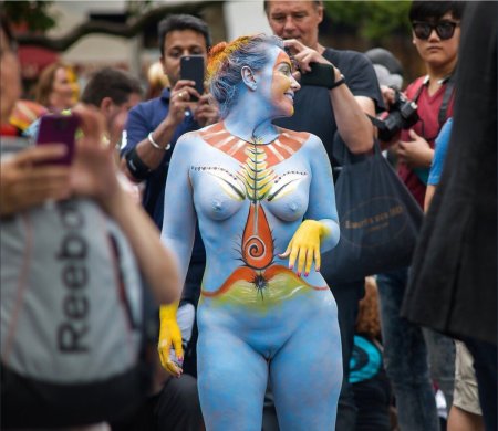 Erotic bodyar on the street