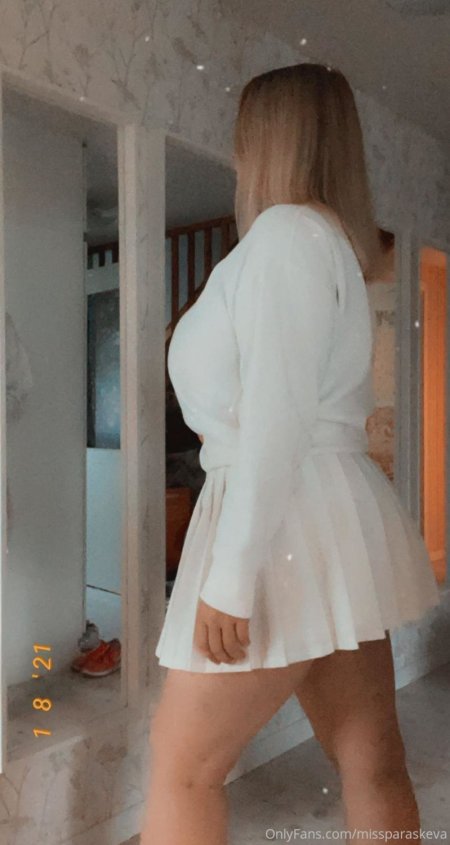 Missparaskeva Pasha is completely naked