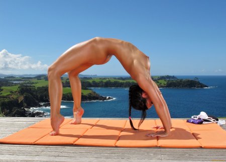 Melissa Mendini Yoga Nude