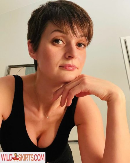 Masha nova83 is completely naked