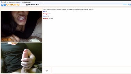 Omegle girls show their body