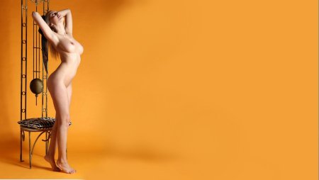 Naked on the platform ero wallpaper