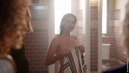 Kira Kosarin fucks with Max