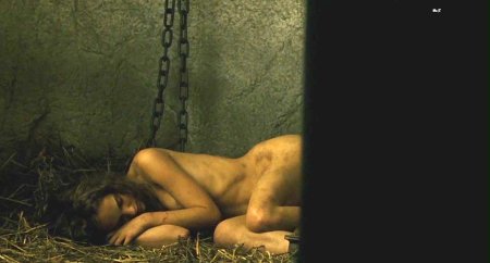 Natalie Portman ghosts Goya naked