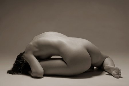 Nude's female body covered with hands