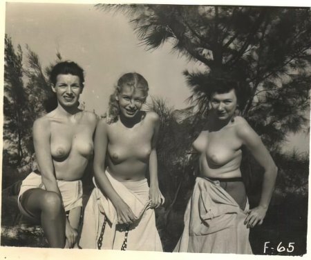 Retro naked women Bali