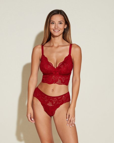 Nicola Cavanis in Nude