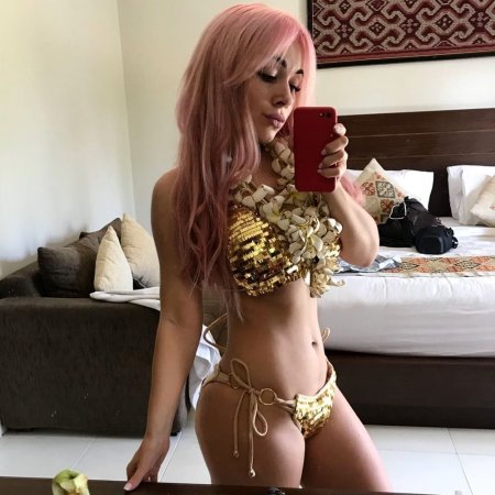 Plum Annette Kostenko