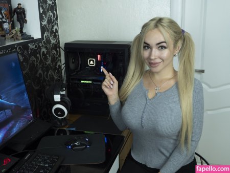 Anya Kostenko Strimmersha