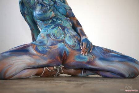 Photo shoot nude in paint