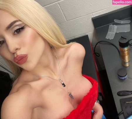 Ava Max photo in Nizhny