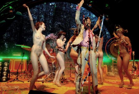 Amanda Palmer naked on stage