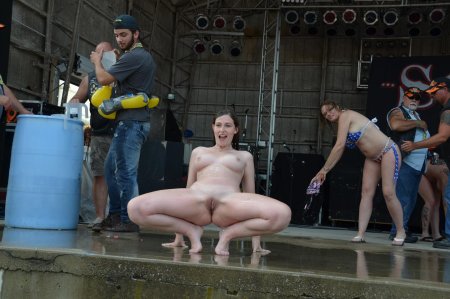 Naked woman performance