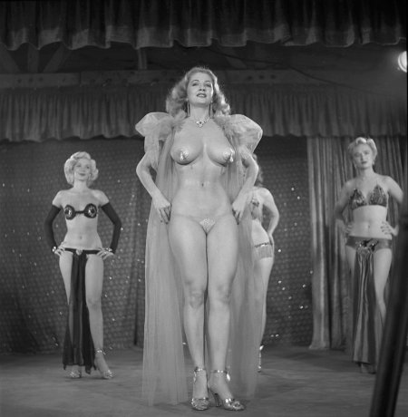 Betty Brosmer Burleske Naked