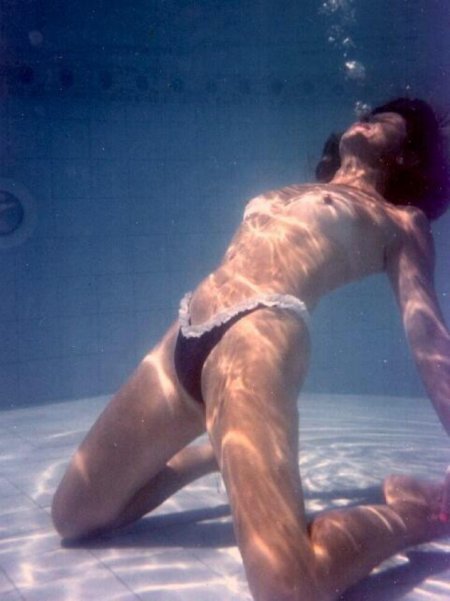Photo under water without clothes