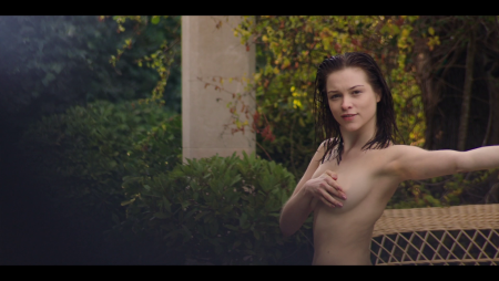 Sophie Kukson is hot