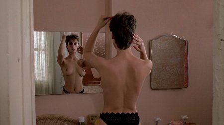 Jamie Lee Curtis 1983 breast
