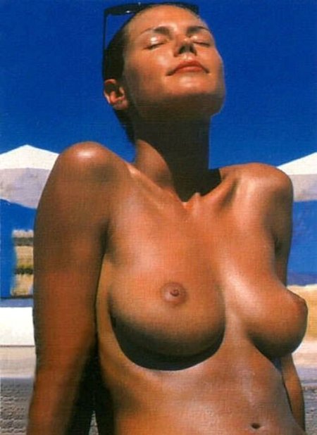 Лени Клум обнажила грудь