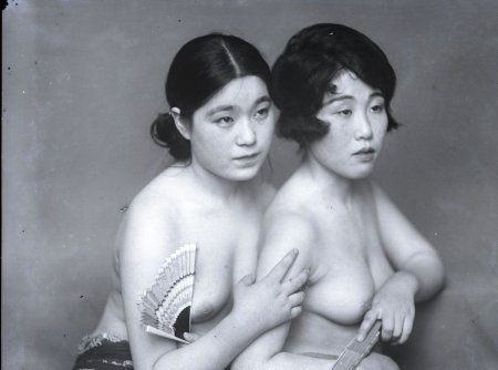 Naked Chinese women retro