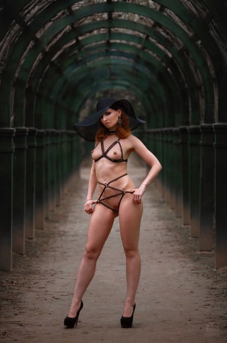 Exhibitionist Jenny Smith